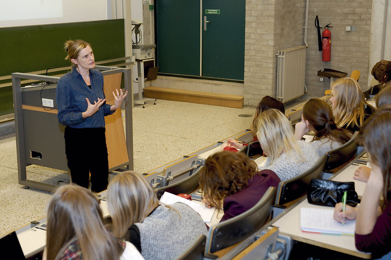 Hoogleraar Juliëtte Schaafsma geeft college. Foto: Jack Tummers 