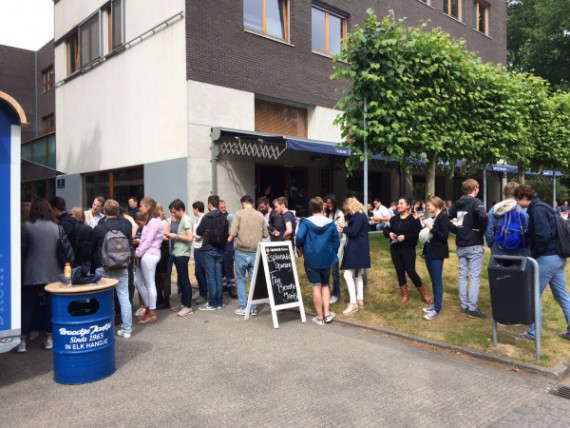 In de rij voor een gratis broodje Jantje