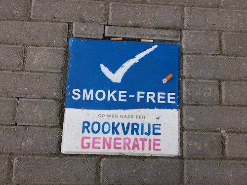 A "smoke-free" street tile on campus