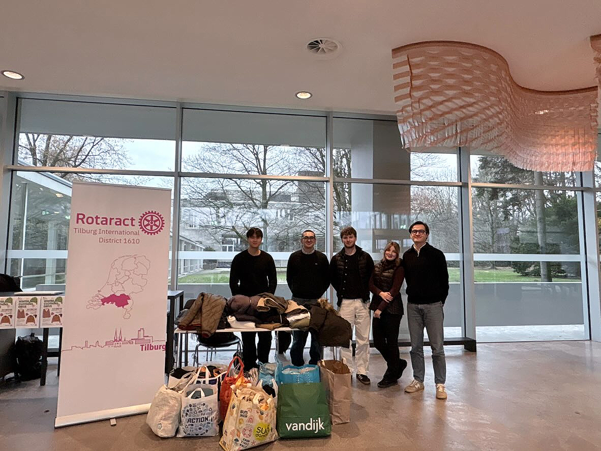Meer dan 100 kledingstukken ingezameld voor arme gezinnen door Rotaract Tilburg
