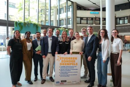 ISO-manifest Beeld: Ludian Harrijvan