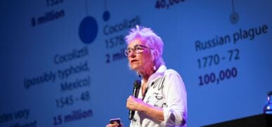 Viroloog Marion Koopmans tijdens Science Cafe Tilburg juni 2026